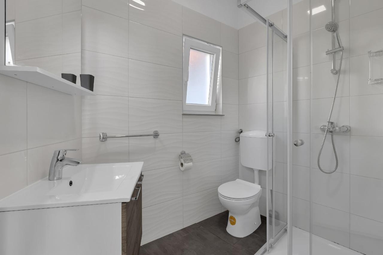 Apartments By The Sea Podgora, Makarska - 2596 Esterno foto