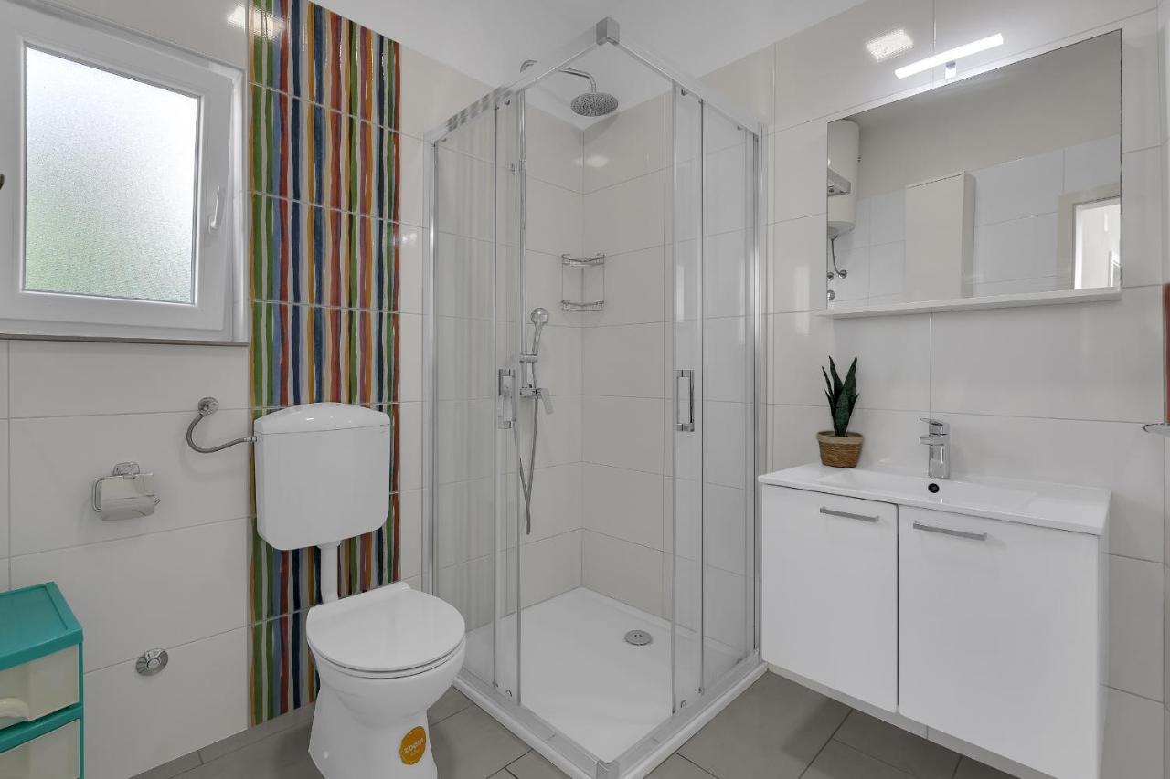 Apartments By The Sea Podgora, Makarska - 2596 Esterno foto